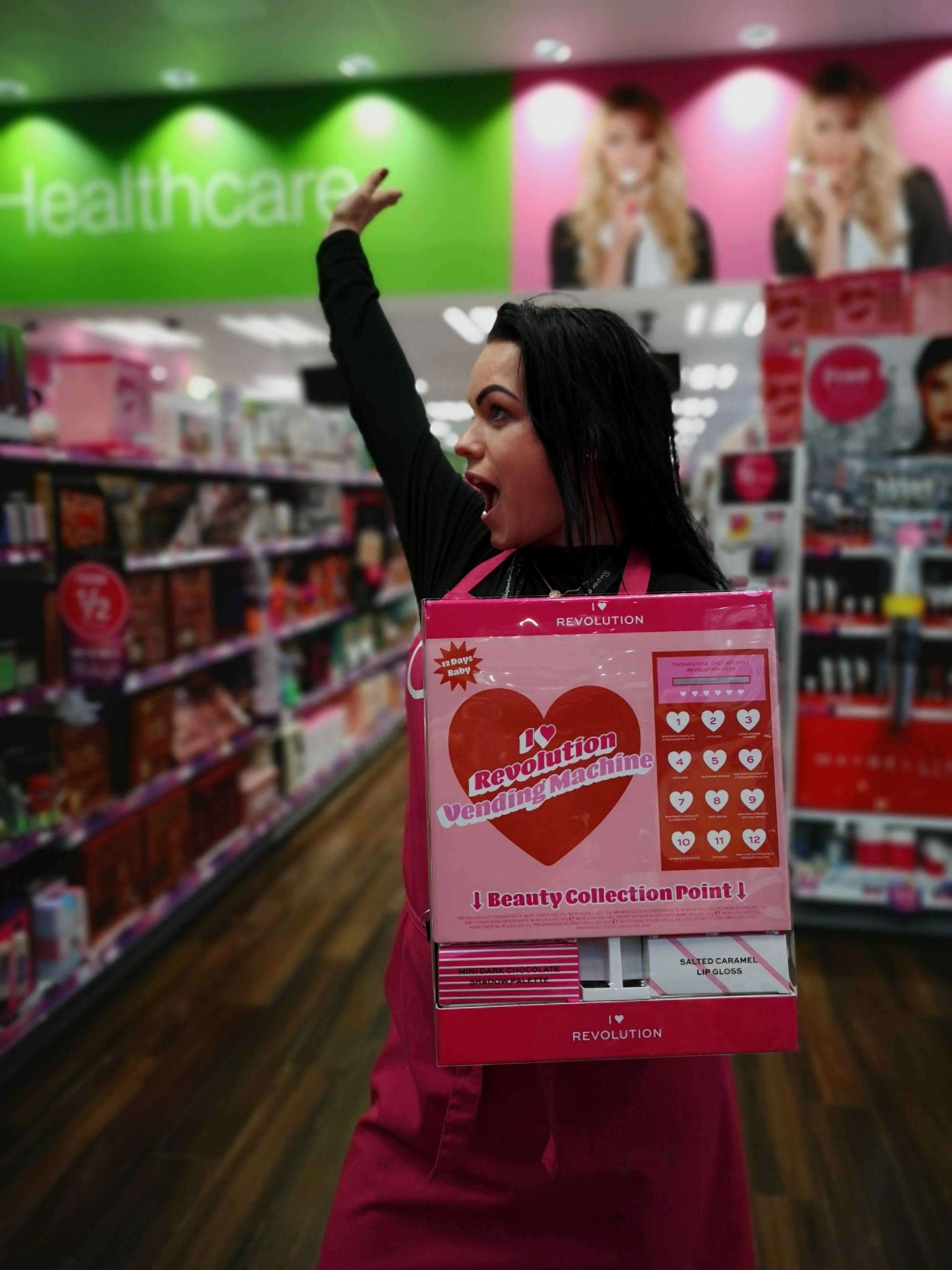 A vending machine for beauty products! Oh Superdrug. That's why Lesleyann is so happy! £30 feat. blusher, eye shadow & more